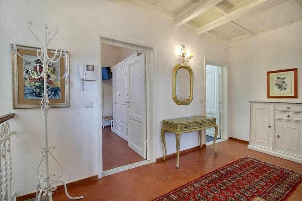Santa Croce Elegant With Garage Apartment Флоренция Екстериор снимка
