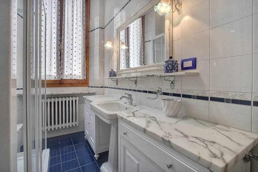 Santa Croce Elegant With Garage Apartment Флоренция Екстериор снимка